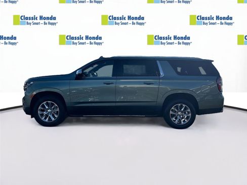 Used 2023 Chevrolet Suburban Premier image 4