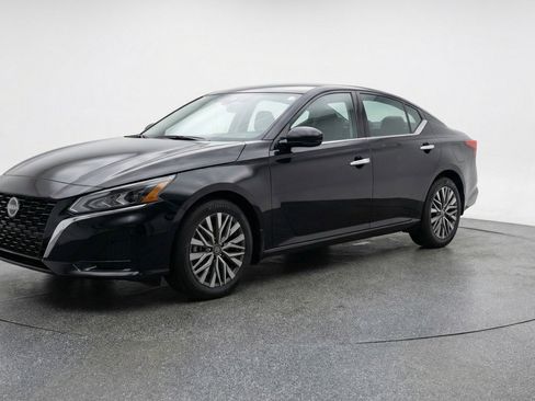 Used 2025 Nissan Altima 2.5 SV image 3