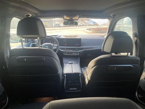 Used 2025 BMW X5 xDrive40i w/ Climate Comfort Package image 11