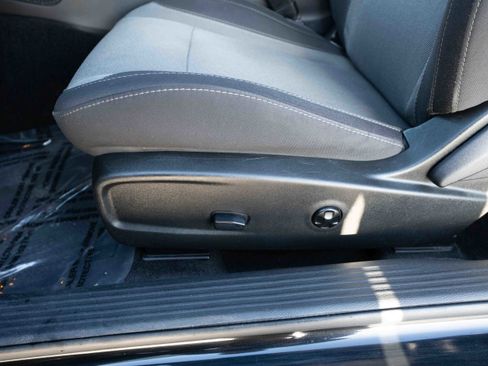 Used 2015 Dodge Challenger SXT image 12