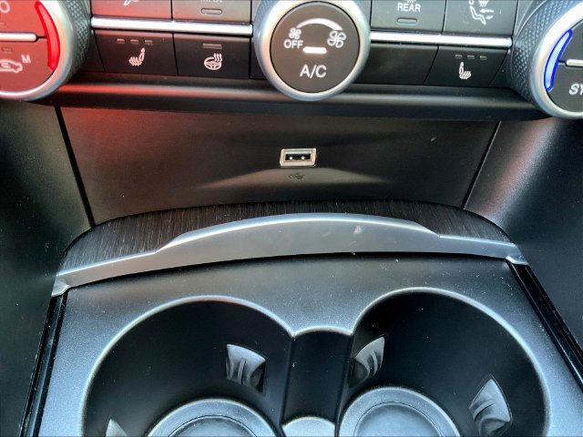 Used 2019 Alfa Romeo Giulia Ti AWD/4WD image 17