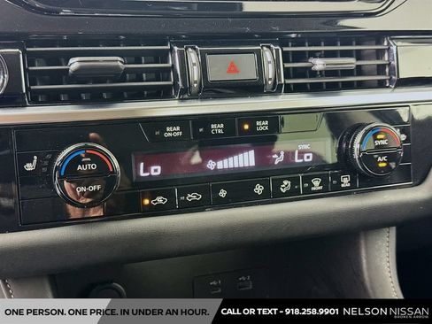 Used 2022 Nissan Pathfinder SV FWD image 15