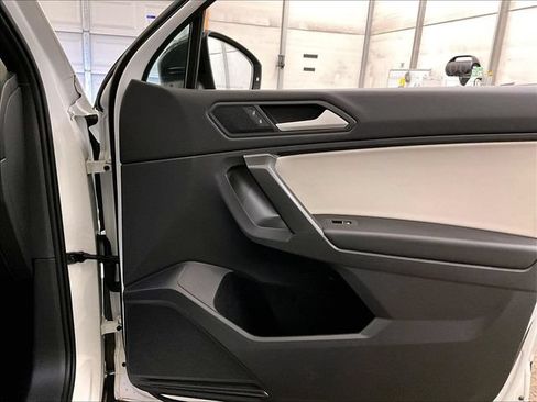 Used 2021 Volkswagen Tiguan SE R-Line AWD/4WD image 23