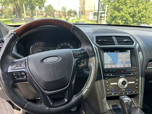 Used 2018 Ford Explorer Platinum AWD/4WD image 8