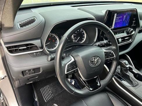 Used 2024 Toyota Highlander XSE image 14