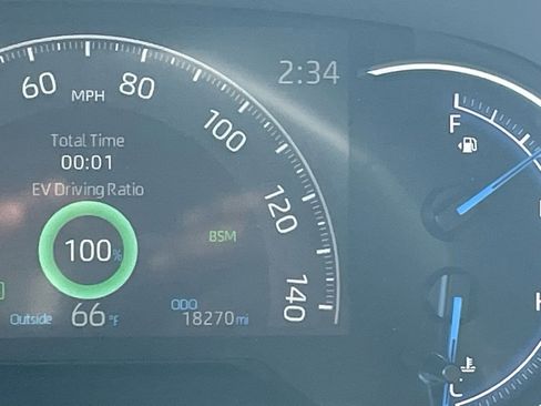 Used 2024 Toyota RAV4 SE w/ Convenience Package image 8