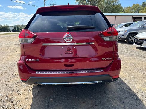 Used 2017 Nissan Rogue SV w/ SV Premium Package image 7