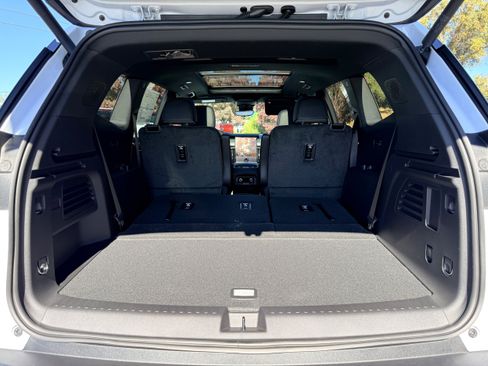 New 2026 GMC Acadia AT4 w/ Luxury Package image 8