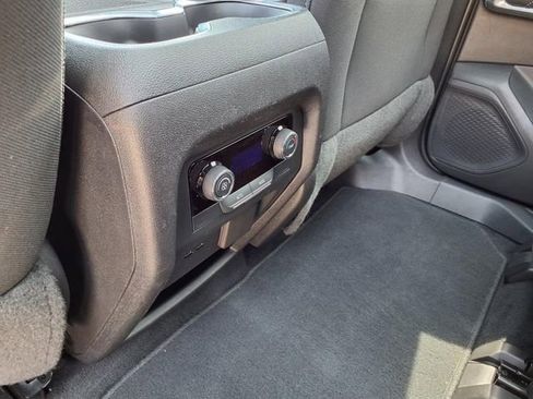 Used 2024 Chevrolet Traverse LT image 23