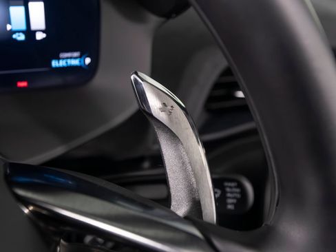 Used 2025 McLaren Artura Spider RWD image 18
