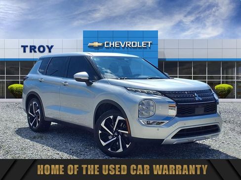 Used 2022 Mitsubishi Outlander SE image 1