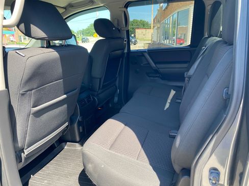Used 2013 Nissan Titan SV image 14