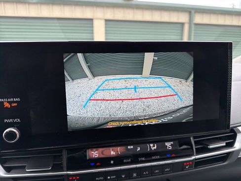 Used 2025 Toyota Sienna XLE image 20