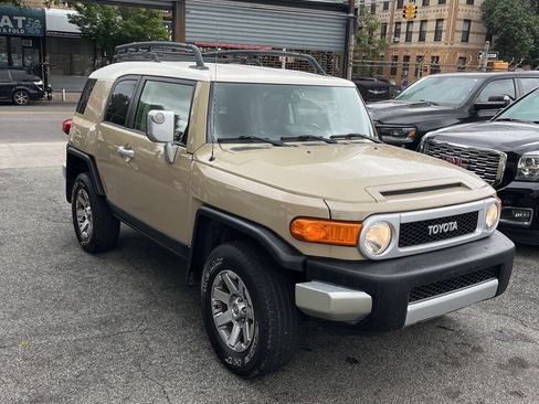 Used 2014 Toyota FJ Cruiser 4WD w/ Convenience Package image 5
