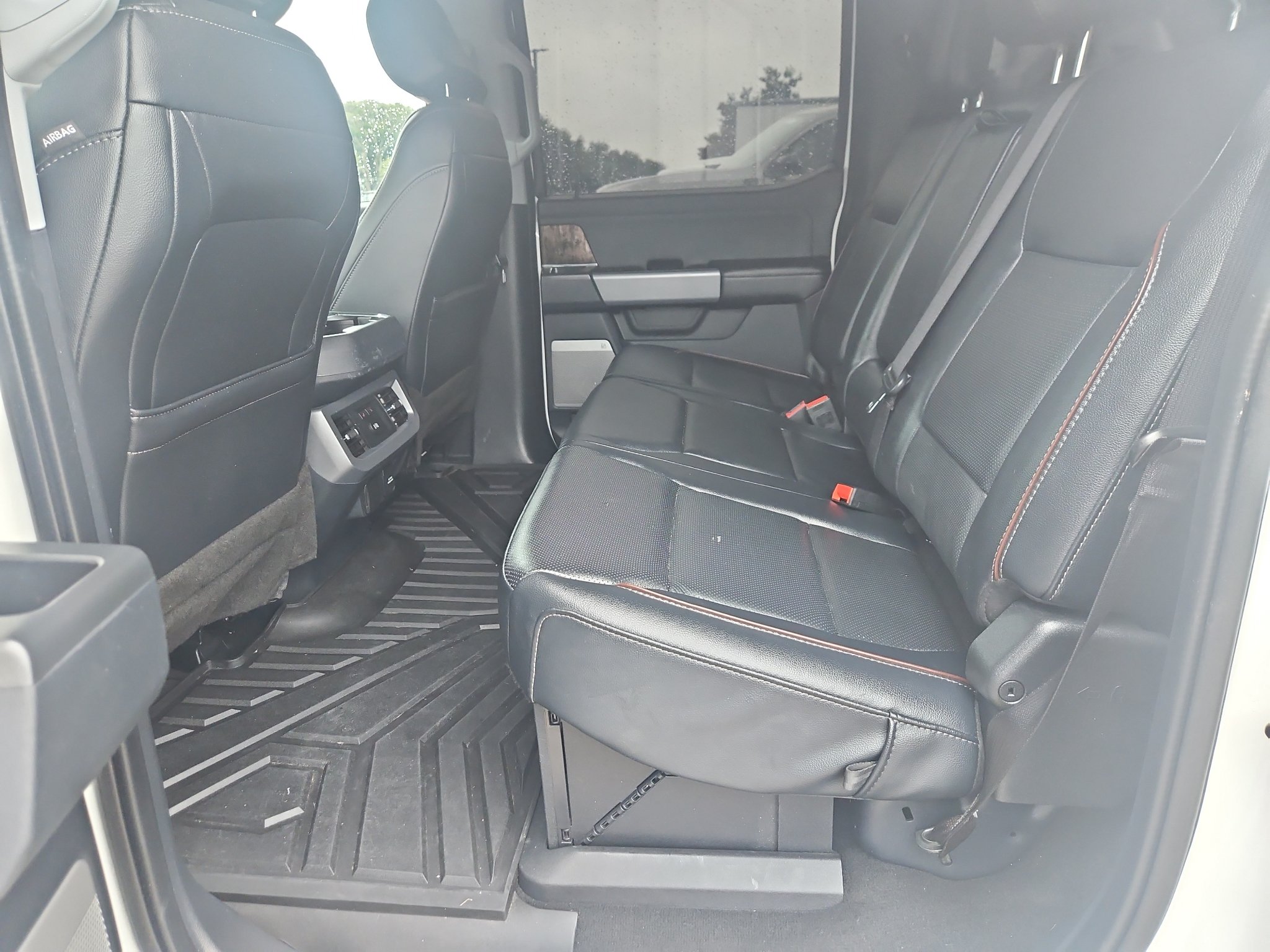 Used 2024 Ford F250 Lariat w/ Lariat Ultimate Package AWD/4WD image 12