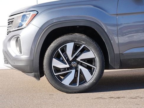 Used 2025 Volkswagen Atlas SE image 11