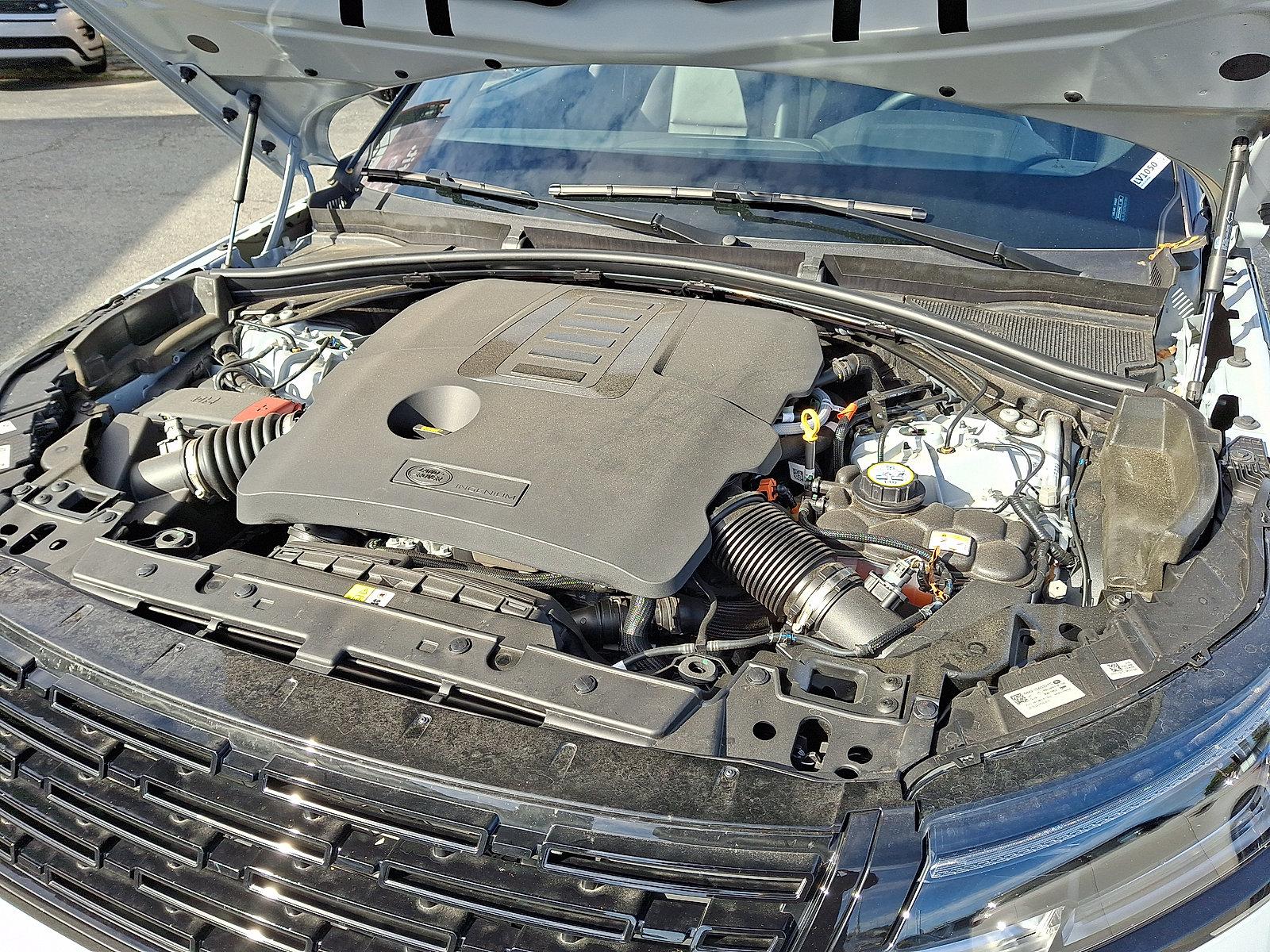 Certified 2026 Land Rover Range Rover Velar Dynamic SE AWD/4WD image 22