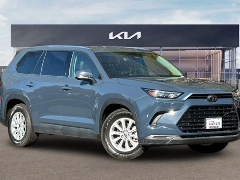 Used 2025 Toyota Grand Highlander AWD image 2