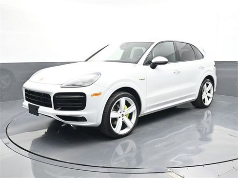 Used 2023 Porsche Cayenne Platinum Edition image 1