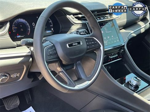 Certified 2025 Jeep Grand Cherokee Laredo X image 20