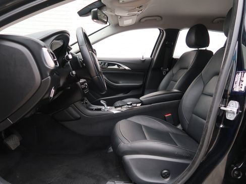 Used 2017 INFINITI QX30 image 26