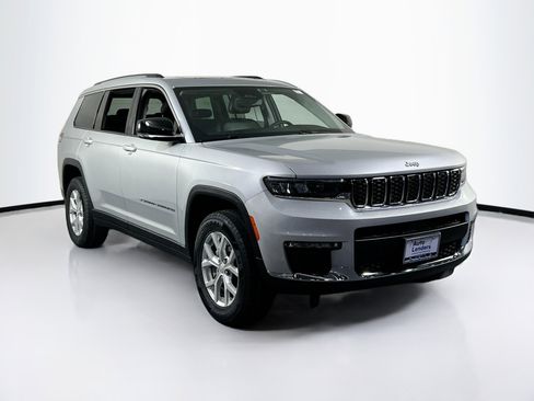 Used 2023 Jeep Grand Cherokee L Limited AWD/4WD image 3