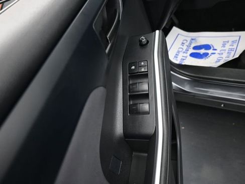 Used 2024 Toyota Highlander LE image 13