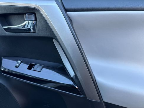 Used 2018 Toyota RAV4 Limited image 18