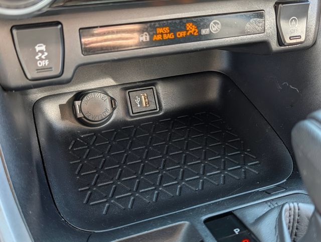 Used 2025 Toyota RAV4 LE AWD/4WD image 25