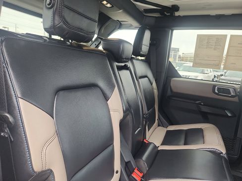 Used 2024 Ford Bronco Wildtrak image 29