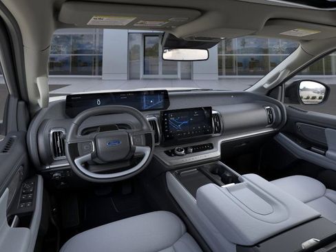 New 2025 Ford Expedition Platinum w/ Driver's Package image 9