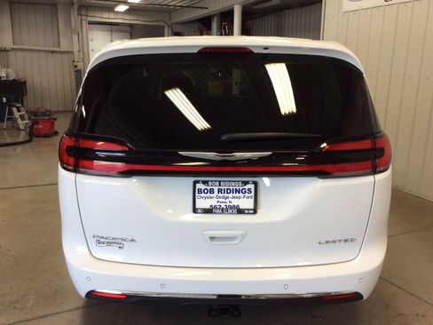 Used 2024 Chrysler Pacifica Limited w/ Trailer Tow Group image 4