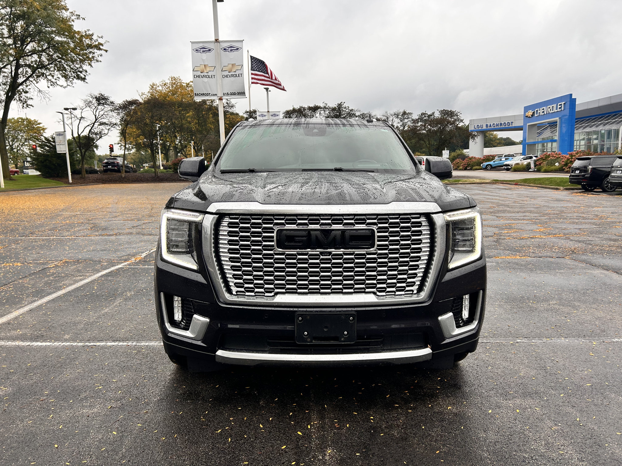 Used 2023 GMC Yukon Denali w/ Advanced Technology Package AWD/4WD image 2
