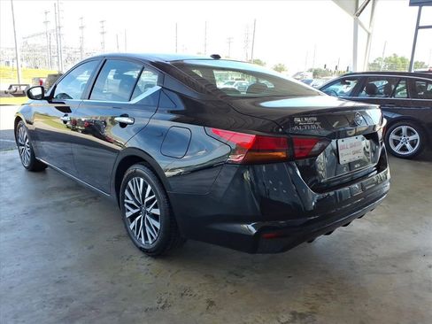 Used 2024 Nissan Altima 2.5 SV image 5