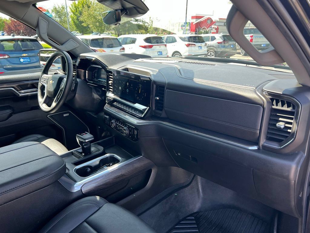 Used 2024 Chevrolet Silverado 1500 LTZ AWD/4WD image 28