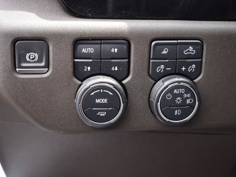 Used 2024 Chevrolet Silverado 2500 LTZ w/ LTZ Convenience Package AWD/4WD image 22
