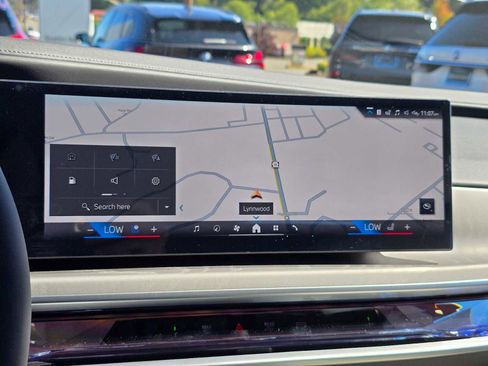 Used 2025 BMW 750e xDrive w/ Executive Package AWD/4WD image 26