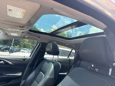 Used 2018 INFINITI QX30 Premium AWD/4WD image 15