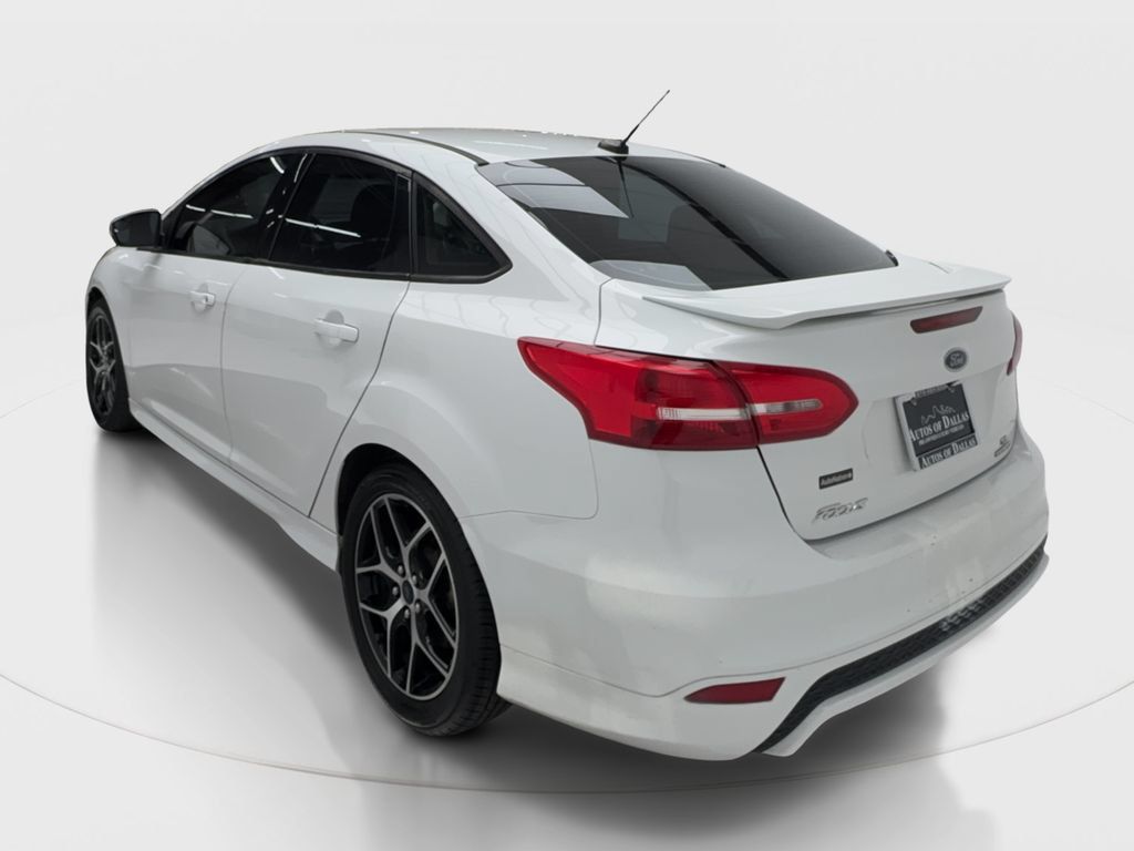 Used 2016 Ford Focus SE w/ SE Sport Package FWD image 10