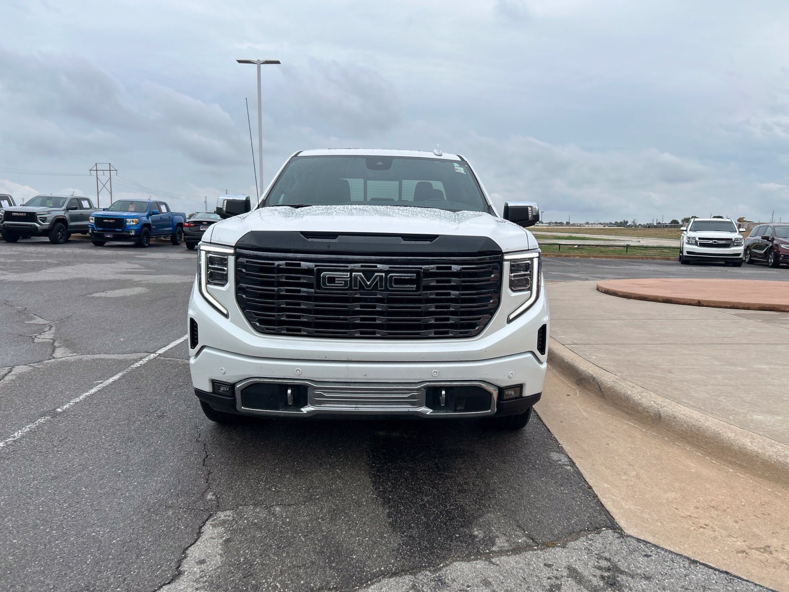 Used 2025 GMC Sierra 1500 Denali Ultimate AWD/4WD image 2