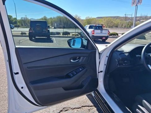 Used 2024 Honda Accord Touring image 3