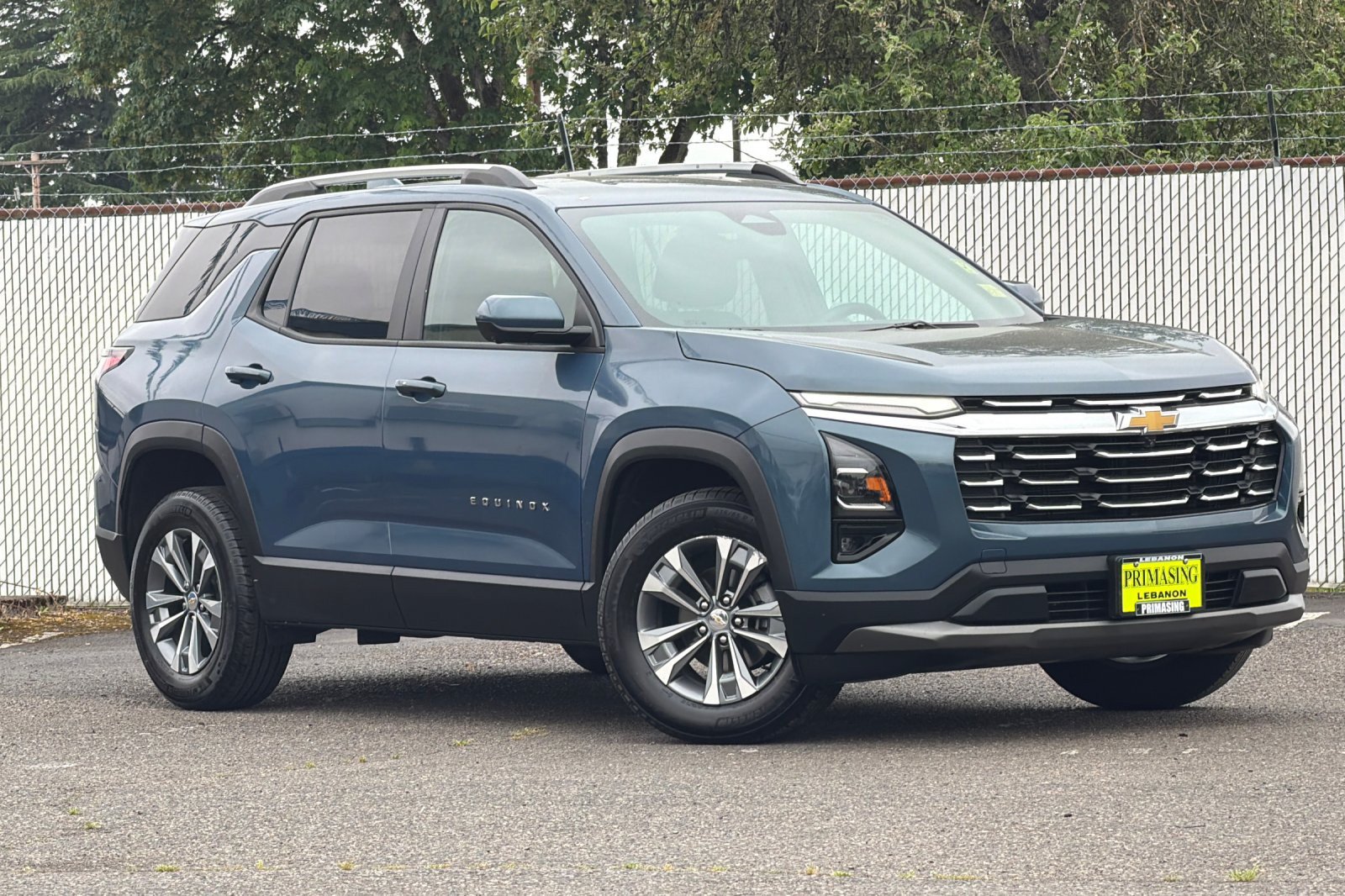 Used 2025 Chevrolet Equinox LT w/ Convenience Package II AWD/4WD image 2