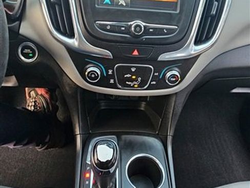 Used 2018 Chevrolet Equinox LS image 9