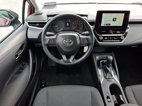 Used 2025 Toyota Corolla LE FWD image 13