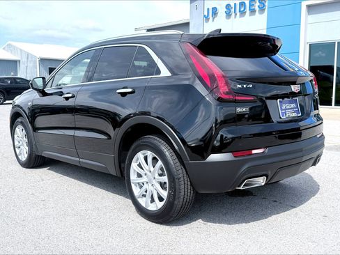 Used 2022 Cadillac XT4 Luxury w/ Cold Weather Package FWD image 5