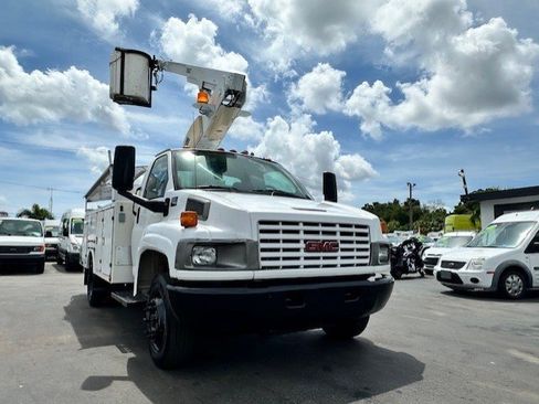 Used 2005 GMC TopKick C4500 2WD Regular Cab image 3