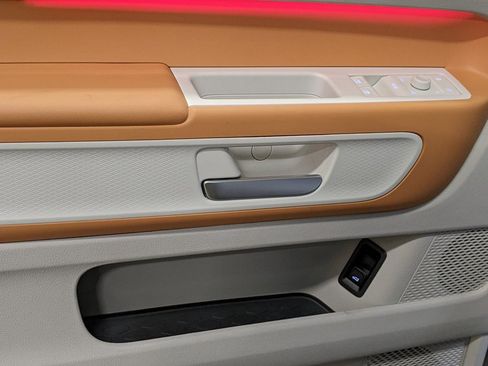 New 2025 Volkswagen ID. Buzz 1st Edition image 10