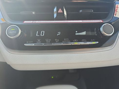 Used 2026 Toyota Corolla SE image 28