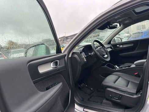 Used 2025 Volvo XC40 B5 Plus w/ Climate Package image 20