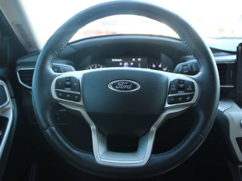 Used 2023 Ford Explorer XLT w/ Equipment Group 202A AWD/4WD image 34